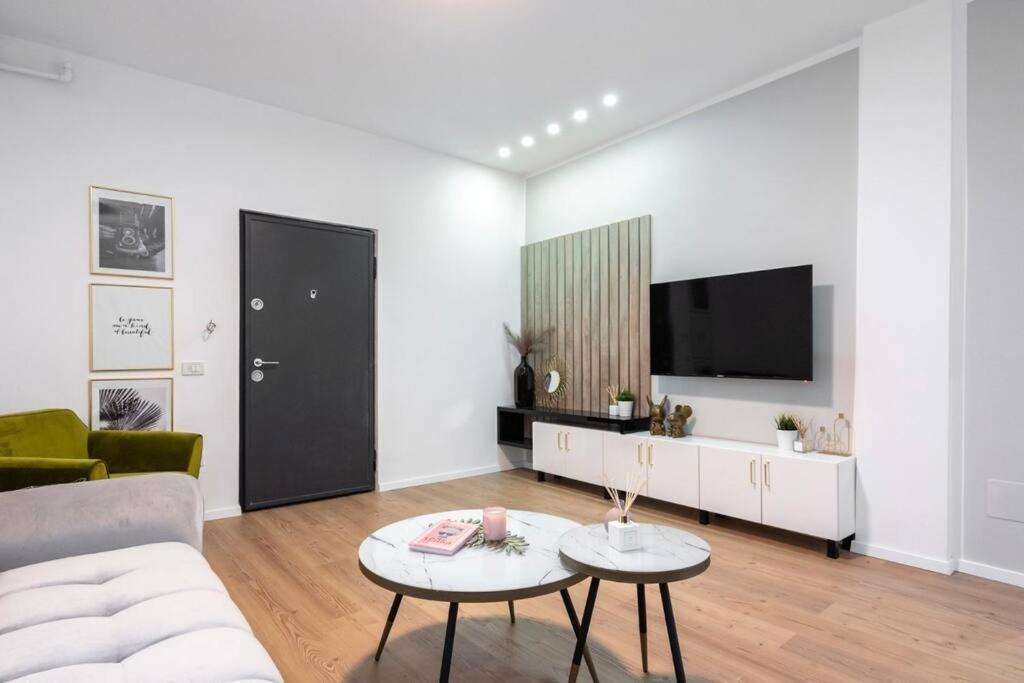 Old Town Bucharest Apartment Poiana 7 Bagian luar foto